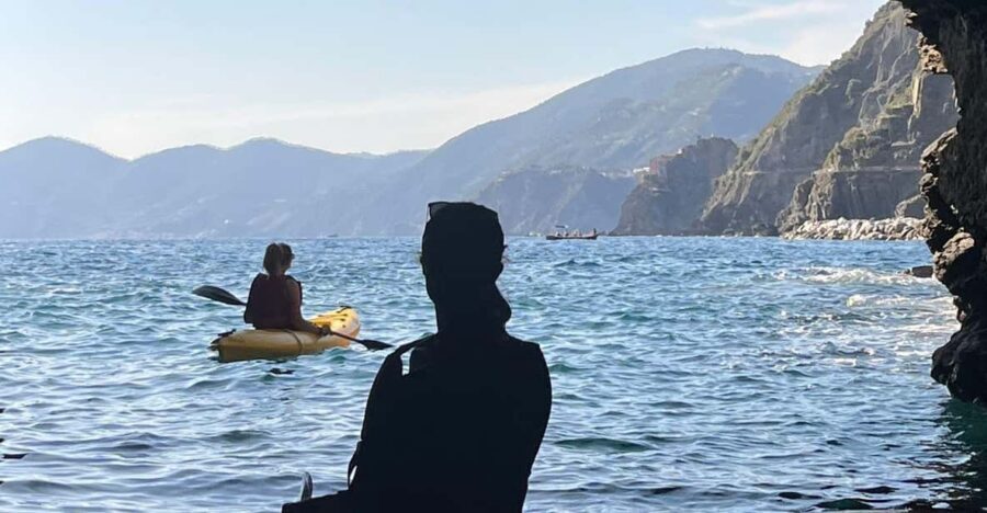 1 hour Double Kayak Rental (2 guests) - Riomaggiore by kayak: why the view is the whole point