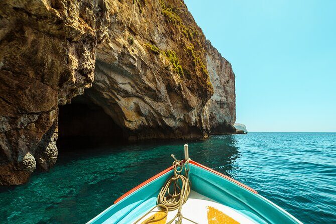 2-Hour Boat Tour at sunset in the Cinque Terre with Pesto tasting and focaccia - Monterosso: the beachy split with historic center and Fegina