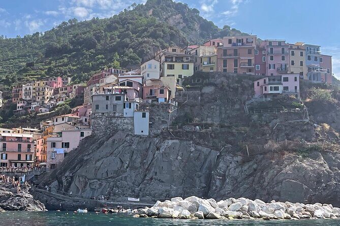 Catch the Sun, Skip the Crowds: 5Terre w Aperitivo&Snorkel - Riomaggiore (last or first): steep alleys, rocky shore intimacy