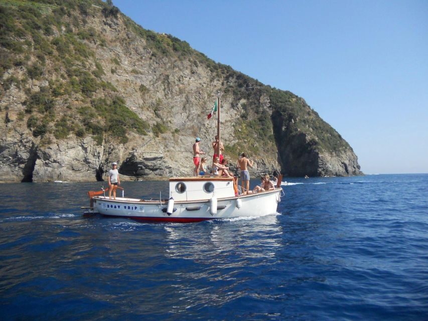 Cinque Terre: 2-Hour Private Boat Tour - Corniglia: why the sea view hits different