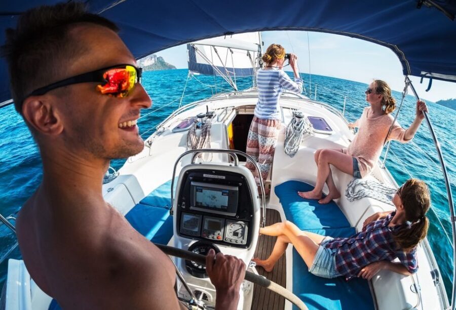 Cinque Terre: 2-Hour Private Boat Tour - Guvano Beach (near Vernazza): snorkeling with included gear