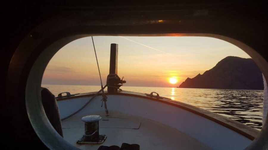 Cinque Terre: 2-Hour Private Boat Tour - Vernazza: the quick look that still sells the magic