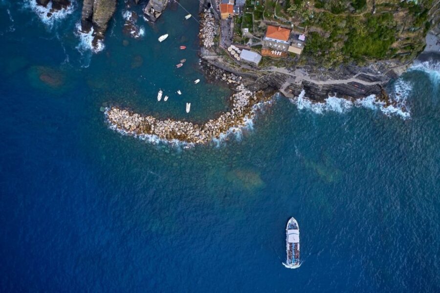 Cinque Terre: 2-Hour Private Boat Tour - Getting started at Riomaggiore: where the tour begins