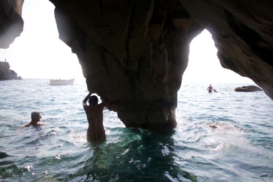 Cinque Terre: Afternoon Boat Tour with brunch on board - Brunch on board: local Ligurian comfort at sea