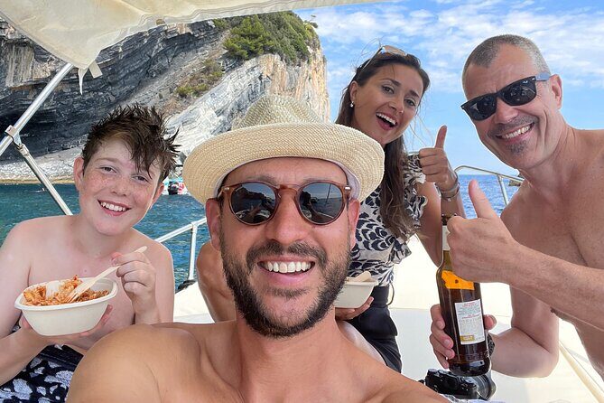 Cinque Terre boat tour - Portovenere and San Pietro: first photos from the water