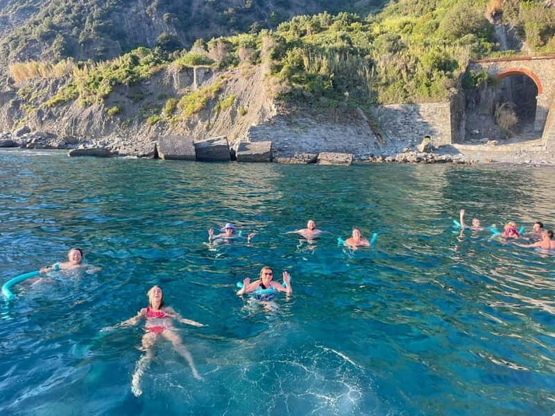 Cinque Terre boat tour with a traditional ligurian gozzo - Finding the dock in Monterosso without the sign