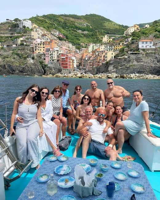 Cinque Terre boat tour with a traditional ligurian gozzo - Seeing the five villages without the crush
