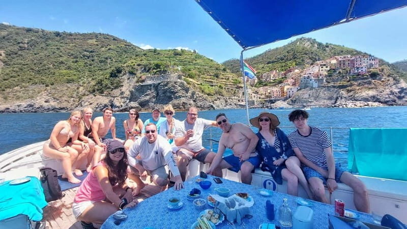 Cinque Terre boat tour with a traditional ligurian gozzo - Meet ALE and the Giulin gozzo: classic craft, comfortable pace