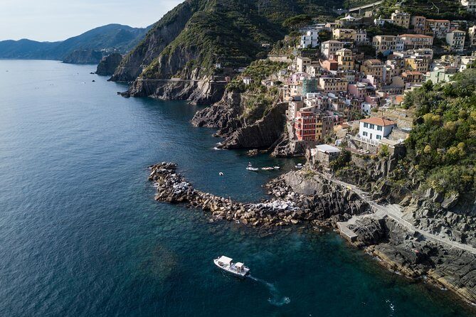 Cinque Terre Boat Tours Experience - Sea Breeze Setup: Small Group Size, English, and On-Board Comfort