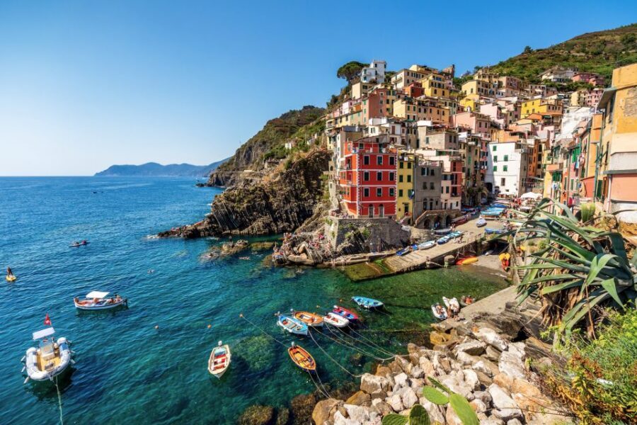 Cinque Terre: Full-Day Private Tour from Florence - Lunch in Vernazza: What to Eat for a Ligurian Day That Feels Like Italy