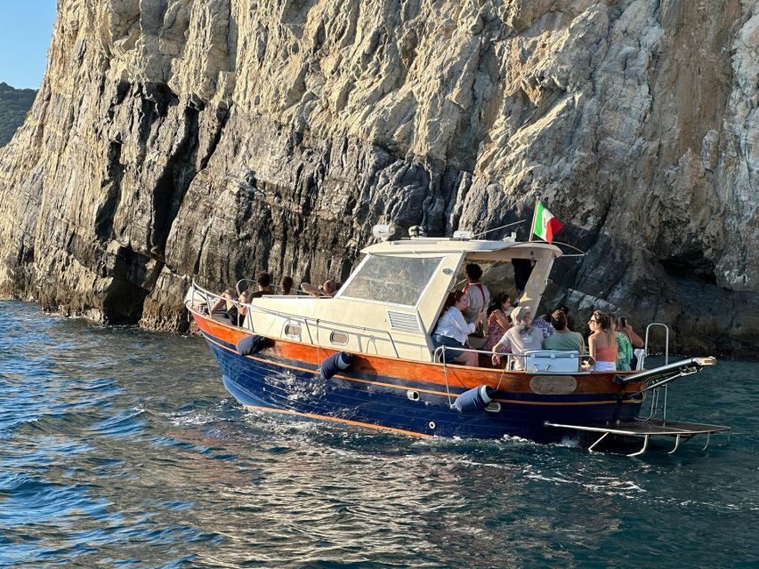 Cinque Terre & Portovenere: Boat Tour - Sailing past Torre Scola and the borgate marinare