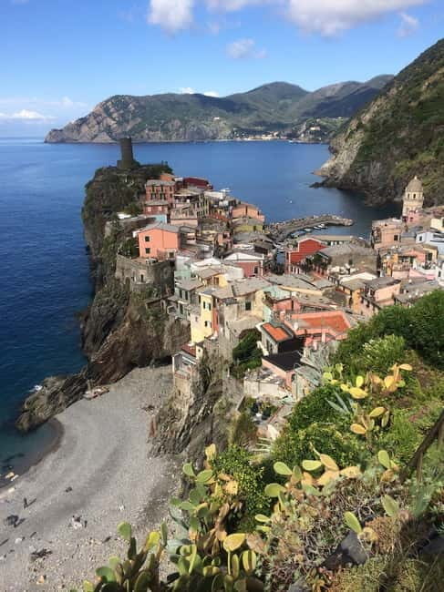 Cinque Terre: Private Walking tour through Villages - Manarola coastline watching: charming, scenic, and made for lingering