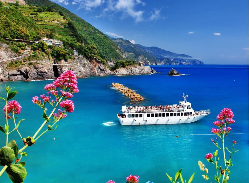 Cinque Terre Small Group by Minivan from Lucca - Riomaggiore Village Walk: Narrow Streets, Pastel Houses, and Good Photos