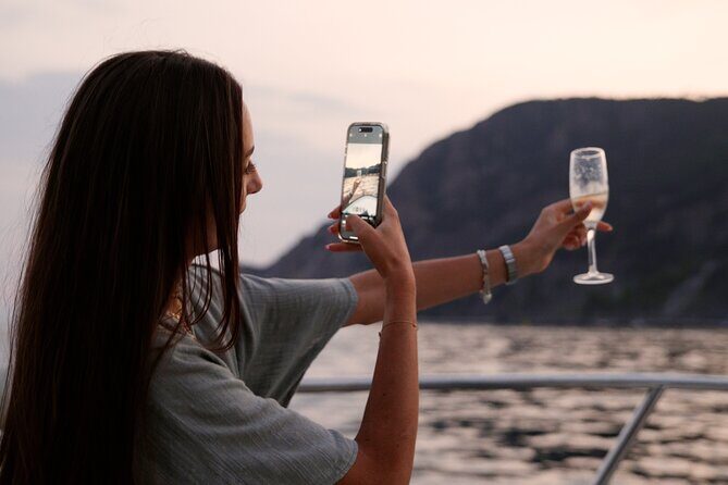 Cinque Terre Sunset Cruise with Aperitif from Monterosso - Corniglia: The Cliff Town That Feels Like It’s Floating