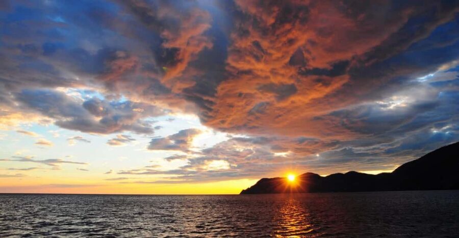 Cinque Terre: Sunset Cruise with Aperitif on Board - Why sunset from the water beats chasing viewpoints