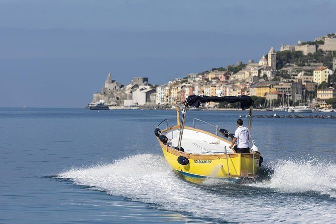 Cinque Terre Sunset Tour by Boat - Onboard hospitality: welcome drink, snacks, and how to set expectations