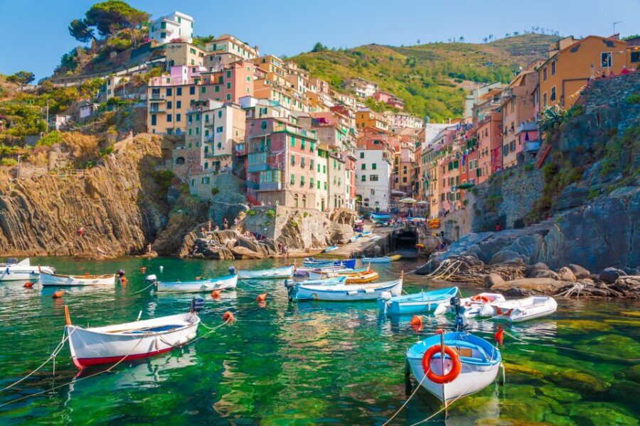 Cinque Terre Tour and Limoncino by Train from La Spezia - Vernazza First: Colorful Streets Plus Time to Wander