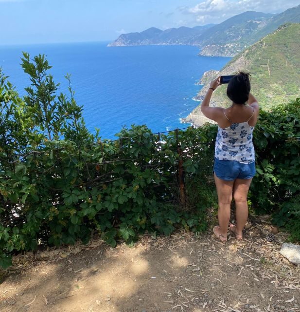 Cinque Terre Tour by van from Lucca, Pisa or La Spezia - The meal reality: lunch isn’t included, but it can still be easy