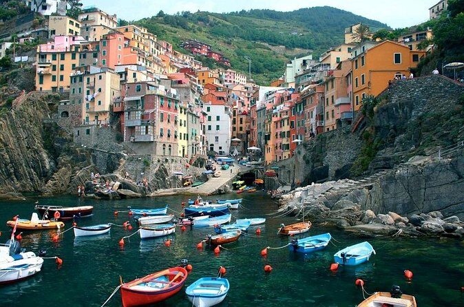 Cinque Terre Vibes with Postcard Perfection and Lunch Treats - Why the guides make a difference (Alessandro and Luciana)