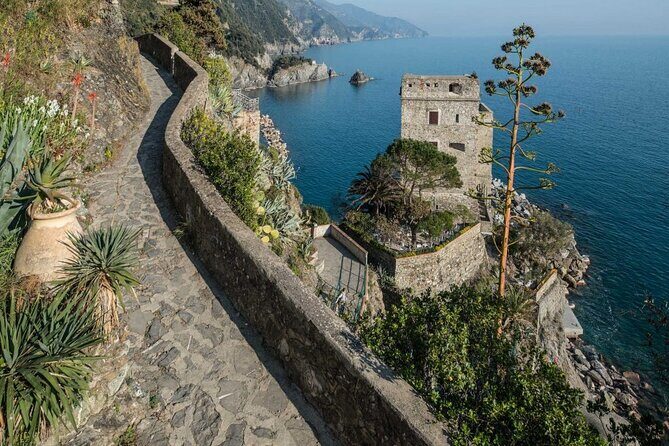 Cinque Terre Walking Tour with Food and Wine Tastings - Monterosso at 4:30 pm: the light, the pace, the point