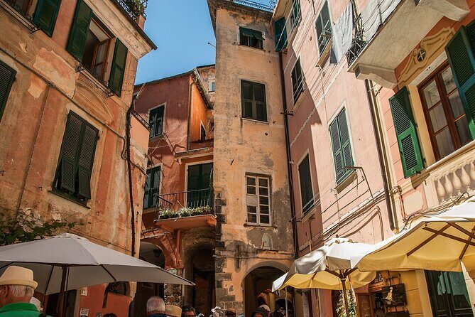 Cinque Terre Walking Tour with Food and Wine Tastings - How the wine tasting works (and what to do with it)