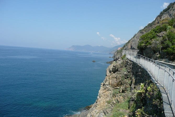Day trip to Cinque Terre by Deluxe minivan & Hiking - Florence to La Spezia by Deluxe minivan: buying back your morning