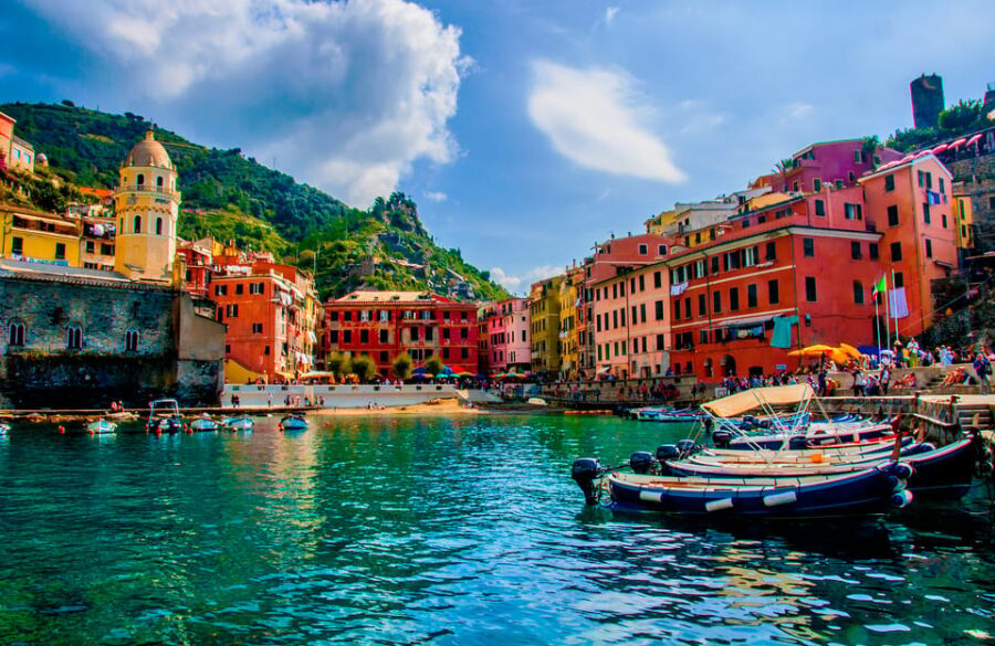 Exclusive Cinque Terre Day Trip from Florence - Vernazza lunch: seafood, pasta, and wine without the food hunt