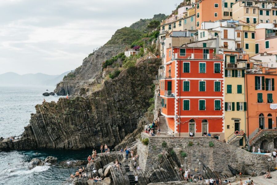 Florence: Cinque Terre Day Trip with Optional Hike - Vernazza: the optional hike payoff, plus cafés and sea time