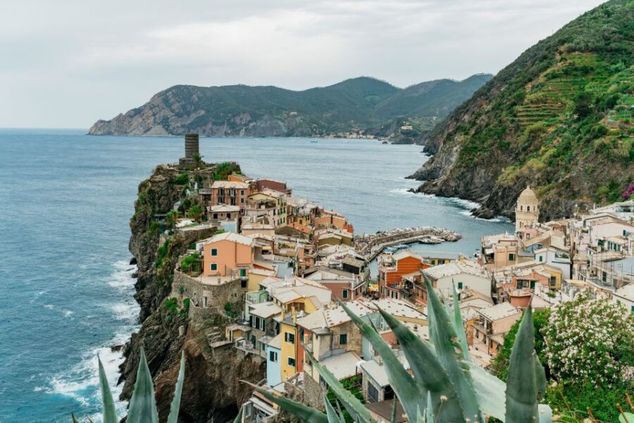 Florence: Cinque Terre Day Trip with Optional Hike - The coast by boat to Riomaggiore: what you gain when it’s available