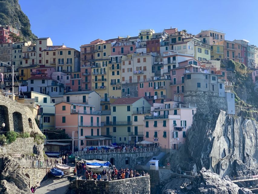 Florence: Cinque Terre Day Trip with Optional Street Food - Manarola and Riomaggiore: the iconic cliffs, and the walking math