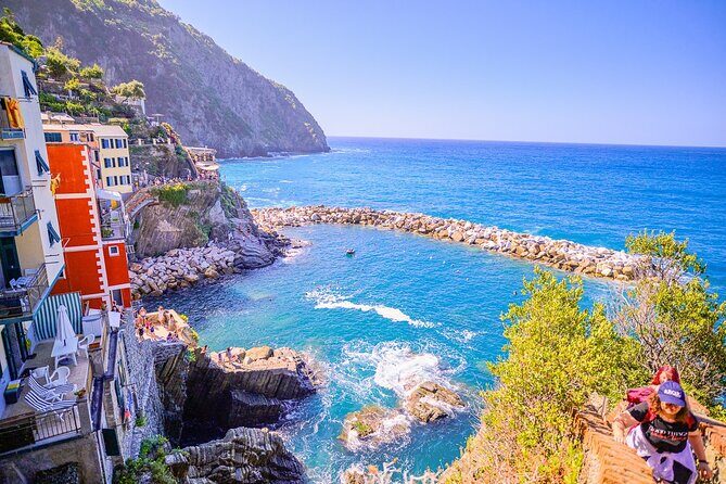 Florence: Cinque Terre Park Day Trip with Optional Street Food - Manarola: Cliffs, Wine Views, and Fast Photo Angles