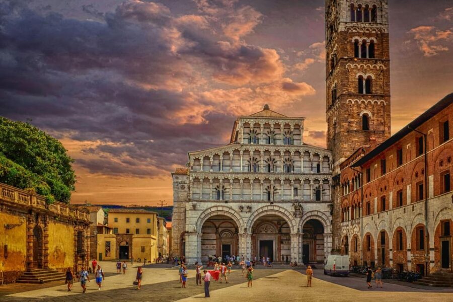 From Florence: Cinque Terre guided tour with Lucca - Vernazza lunch and guided time: the natural port feel