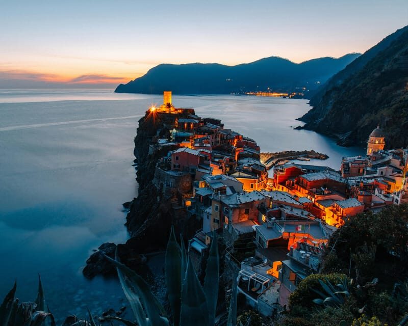 From Florence: Cinque Terre guided tour with Lucca - Lucca in 50 minutes: a guided taste of a very walkable city