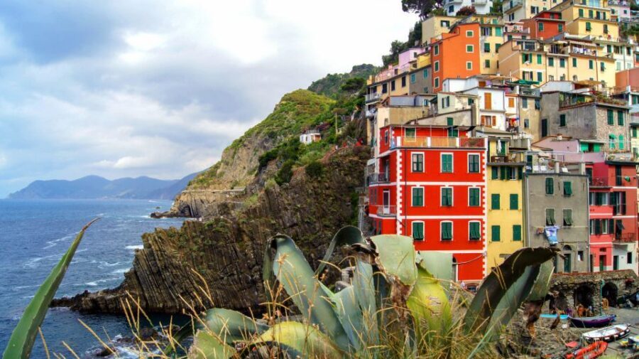 From Florence: Full-Day Private Cinque Terre Tour with Pisa - From Florence to Cinque Terre: Why This Day Trip Makes Sense