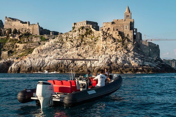 From La Spezia : boat trip in Cinque Terre, with free time ashore - Coves and stops: Le Rosse, Monesteroli, and Punta Pineda