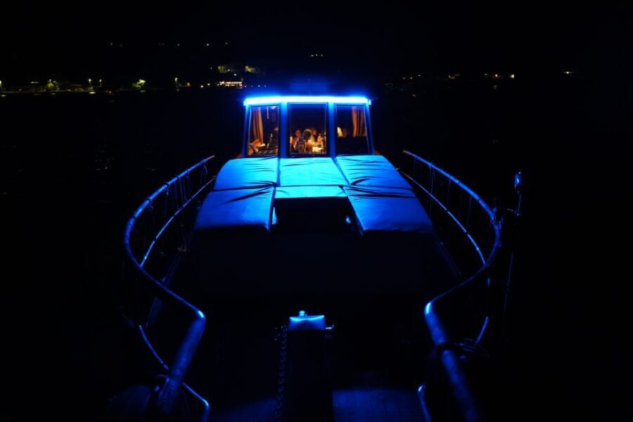 From La Spezia: Cinque Terre Boat Tour with Lunch and Wine - Music, company, and the small-boat reality