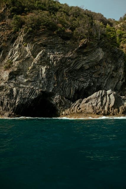 From Monterosso to Vernazza: Guided Cinque Terre Kayak Tour - The guide’s job: pace, safety, and real stories on the water