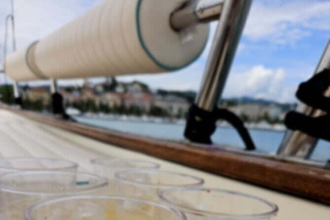 Guided Day Tour on Private Boat to Cinque Terre private boat - Grotta di Byron: the UNESCO sea cave stop