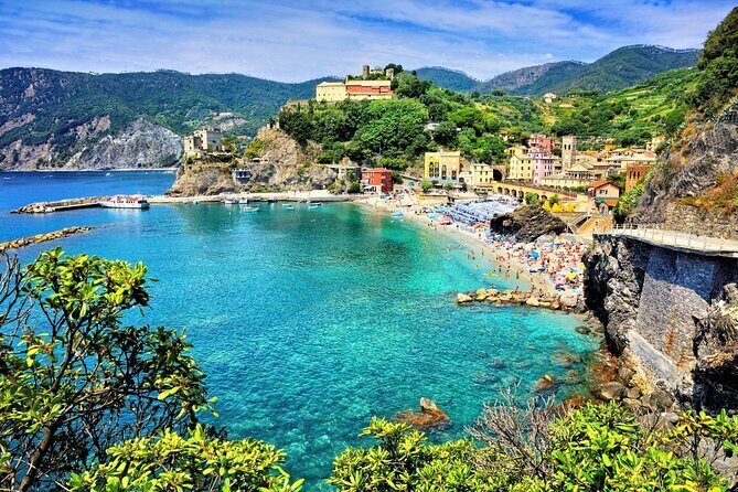 Guided Day Tour on Private Boat to Cinque Terre private boat - Riomaggiore and Manarola: why the coast looks the way it does