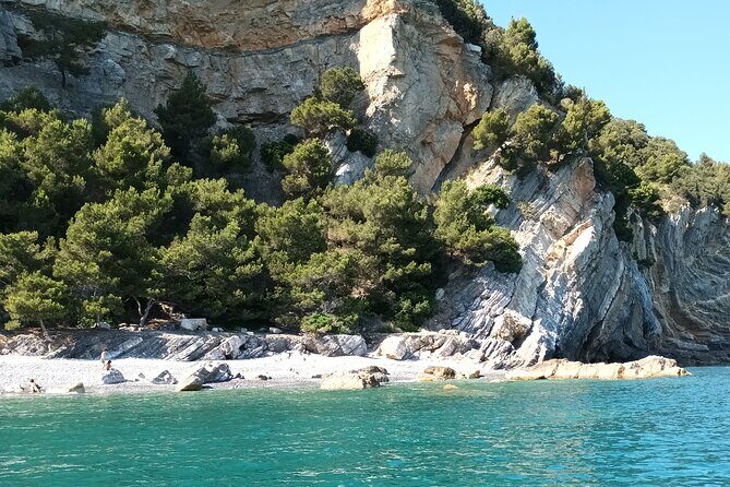 La Spezia : Cinque Terre boat tour day or sunset with aperitif - Portovenere and Lord Byron’s Grotto: the start of the wow factor
