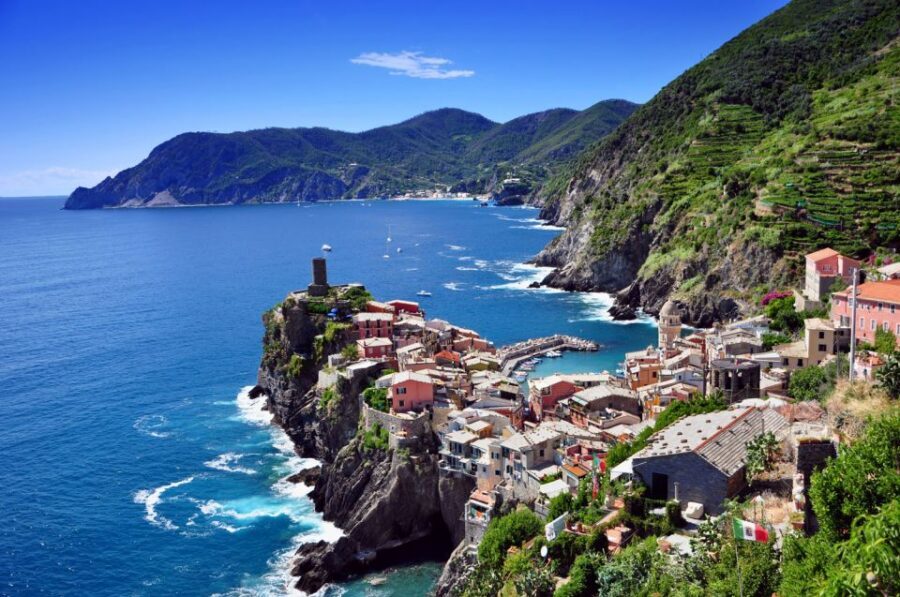 La Spezia: Cinque Terre Private Trip for Cruise Passengers - Riomaggiore: first stop, best photos, and an easy warm-up