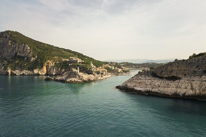 La Spezia: Cinque Terre Tour with Lunch on Board 8 hours - Corniglia and Vernazza: more viewpoints, less rushing