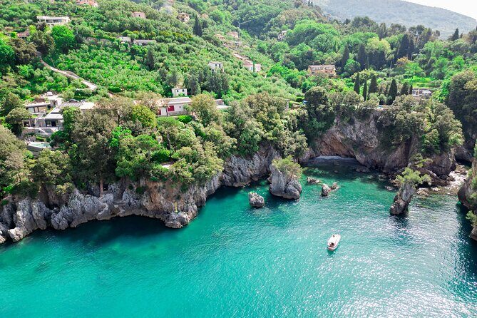 La Spezia: Cinque Terre Tour with Lunch on Board 8 hours - Guvano Beach lunch stop: food plus water time