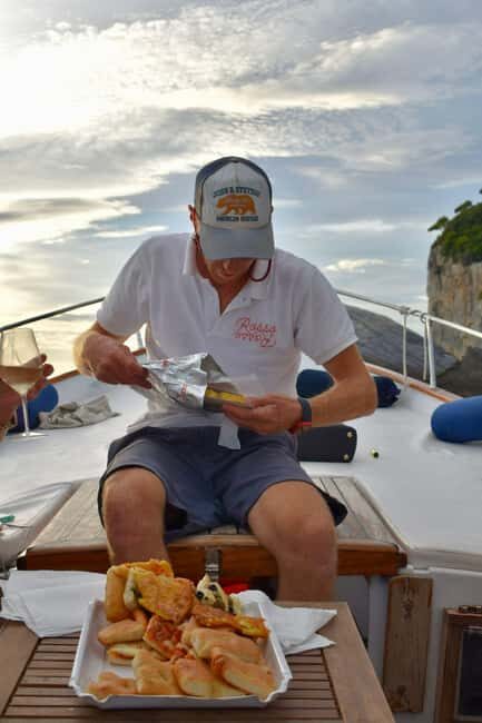 La Spezia: Dream boat tour to the Cinque Terre - Guvano Beach and Vernazza: a swim-and-snack window near the action