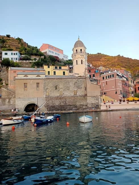 La Spezia : Morning or Sunset Cinque Terre Tour & Aperitif - Stop-by-stop: Palmaria, Byron’s Grotto, Riomaggiore, and Manarola