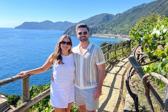 Manarola Wine Tasting Experience with Maria - Local food pairings that are part of the show