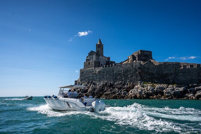 Private Boat Tour Cinque Terre and Gulf of Poets - Flyer 9 - Cinque Terre from the sea: choosing Riomaggiore, Manarola, Corniglia, Vernazza, or Monterosso