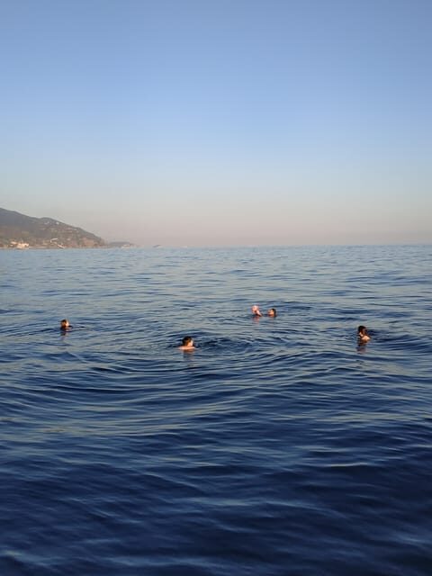 Riomaggiore: Cinque Terre Daytime Cruise with Snorkeling - How the captain and guide style improves the day