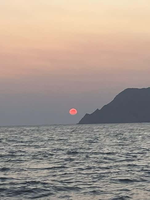 Riomaggiore: Cinque Terre Sunset Tour with Wine & Focaccia - Logistics that can make or break your day
