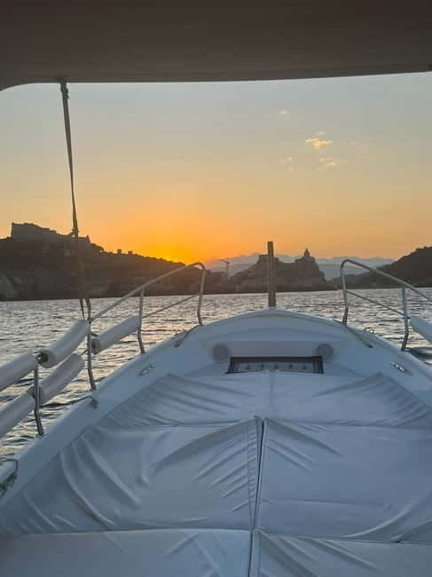 Riomaggiore: Cinque Terre Sunset Tour with Wine & Focaccia - Your small-group boat: what it feels like on a Ligurian gozzo
